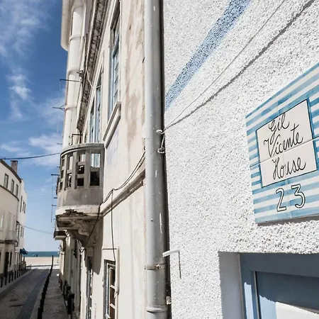 Gil Vicente House بيت للعطل